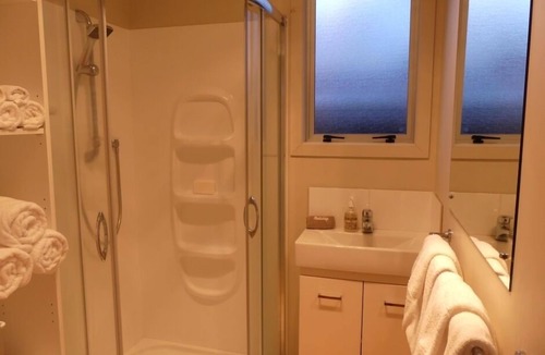 Turangi House | Trout Cottage - Free WIFI