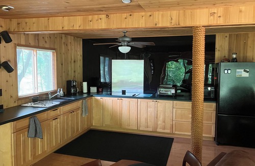 De Soto House | Trout Fishing Country Chalet on 1/2 Mile of Class 1 Trout Steam