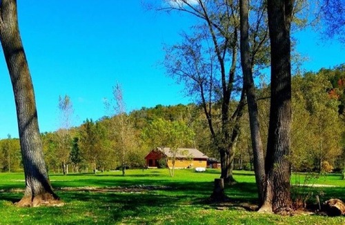 Waterville Cabin | Trout Lodge Log Cabin 3 BR on Trout Stream with Hot Tub Jacuzzi