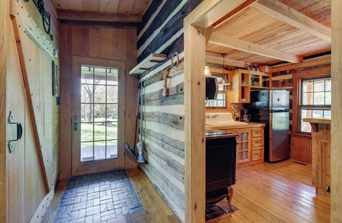 Peaks Cabin | Trout Stream Access! Rural Buchanan Cabin