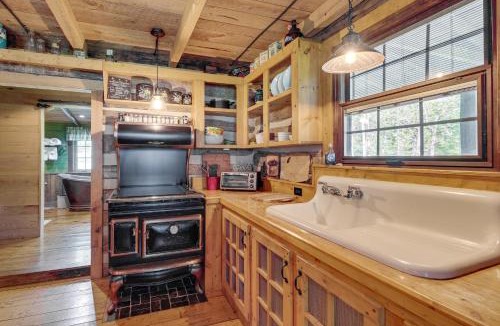 Peaks House | Trout Stream Access! Rural Buchanan Cabin