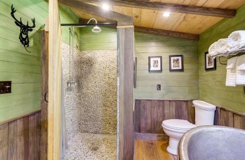Peaks House | Trout Stream Access! Rural Buchanan Cabin