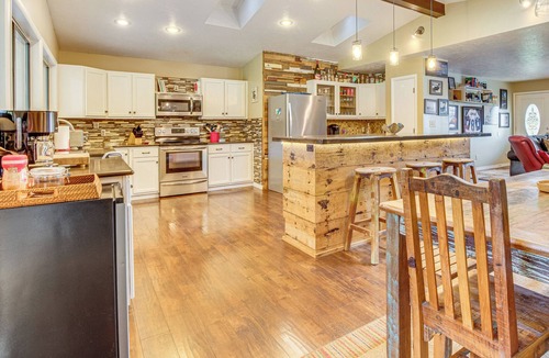 Cotter House | TroutFest: Anglers’ Retreat on White River w/Deck
