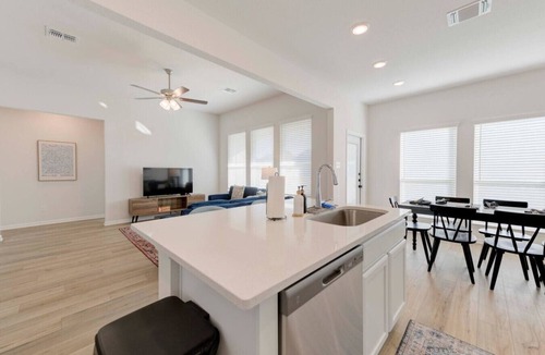 Troy Apartment | Troy Gem: Stylish & Central Stay