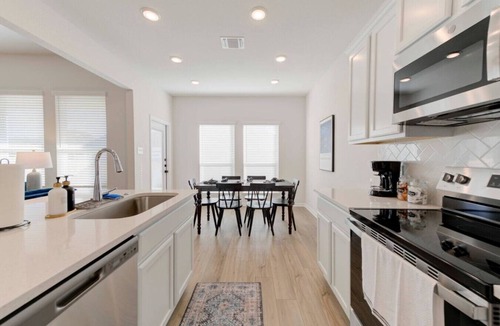 Troy Apartment | Troy Gem: Stylish & Central Stay