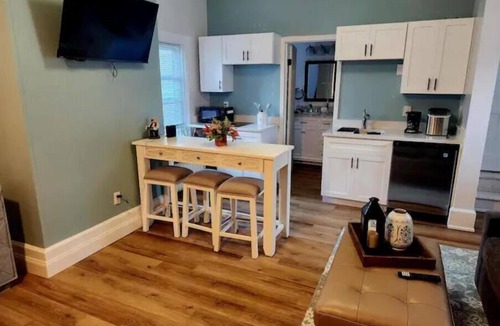 Troy Apartment | TROY, NY Studio near Emma Willard