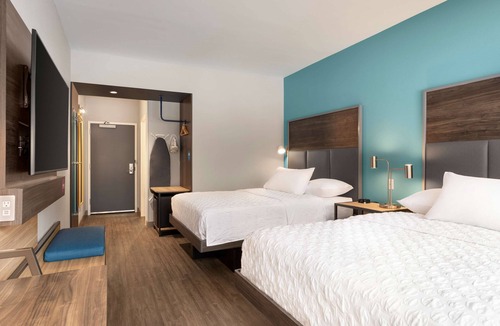 Latham Hotel | Tru By Hilton Albany Airport, NY