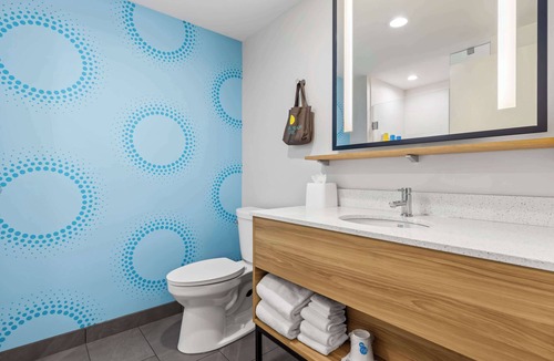 Aloha Hotel | Tru By Hilton Aloha Beaverton