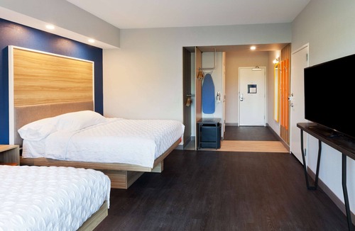 Auburn Hotel | Tru by Hilton Auburn