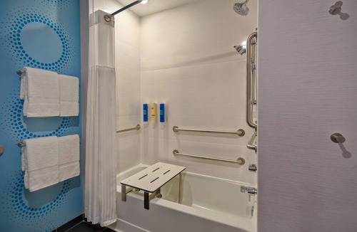 Auburn Hotel | Tru by Hilton Auburn