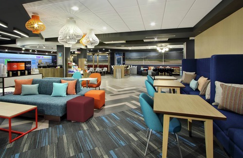 Bryan Hotel | Tru by Hilton Bryan College Station