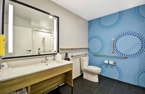 Chicopee Hotel | Tru by Hilton Chicopee Springfield