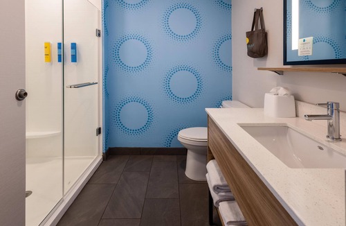 Commerce Hotel | Tru By Hilton Commerce