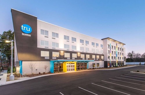 Cape Fear Hotel | Tru by Hilton Fayetteville I-95