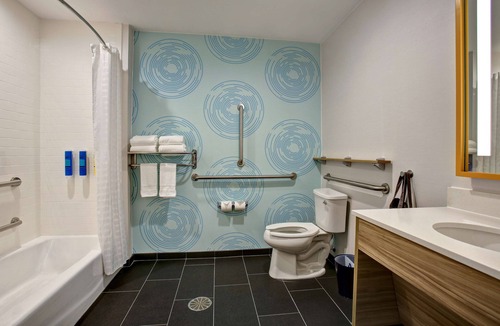 Grand Prairie Hotel | Tru by Hilton Grand Prairie