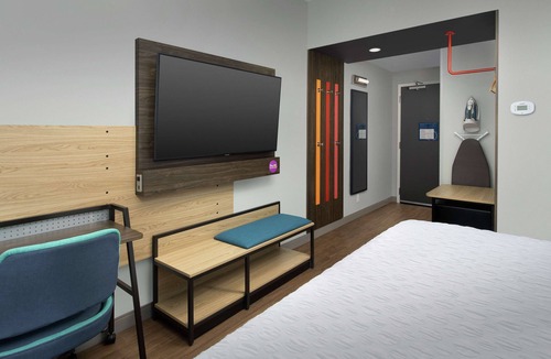 Lake City Hotel | Tru by Hilton Lake City