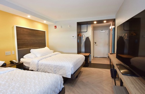 Lawrence Hotel | Tru by Hilton Lawrence