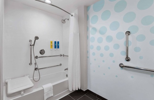 Jeffersontown Hotel | Tru by Hilton Louisville East