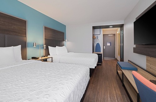 Miramar Hotel | Tru By Hilton Miramar