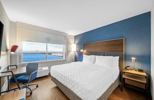 Oshawa Hotel | Tru By Hilton Oshawa
