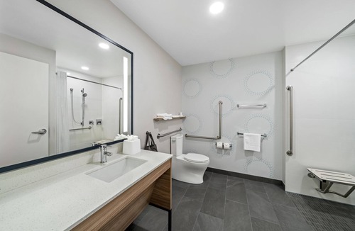 Oshawa Hotel | Tru By Hilton Oshawa