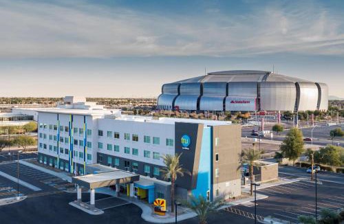 Glendale Sports and Entertainment District Hotel | Tru By Hilton Phoenix Glendale Westgate