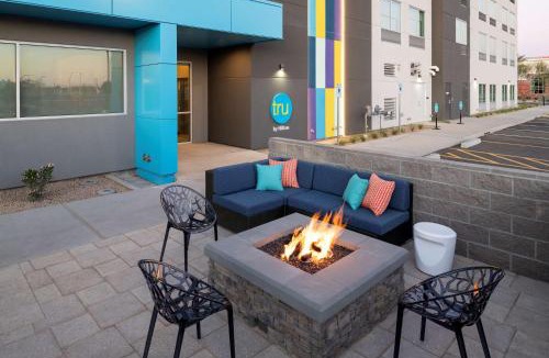 Glendale Sports and Entertainment District Hotel | Tru By Hilton Phoenix Glendale Westgate