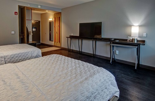Hollins Hotel | Tru By Hilton Roanoke Hollins