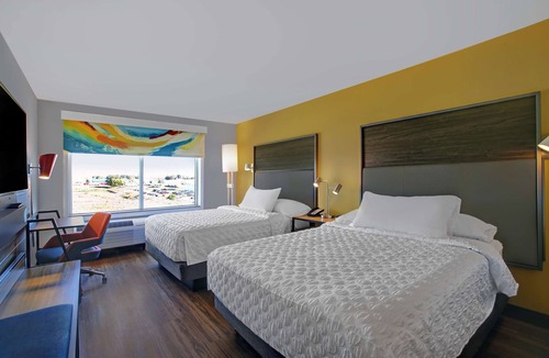 Stoughton Hotel | Tru by Hilton Stoughton