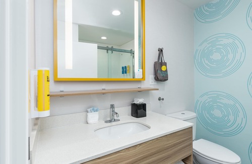 The Colony Hotel | Tru by Hilton The Colony Dallas