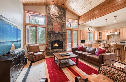 Truckee House | Truckee Timbers at Gray's Crossing By Tahoe Getaways- Game Room + Hot Tub + EV
