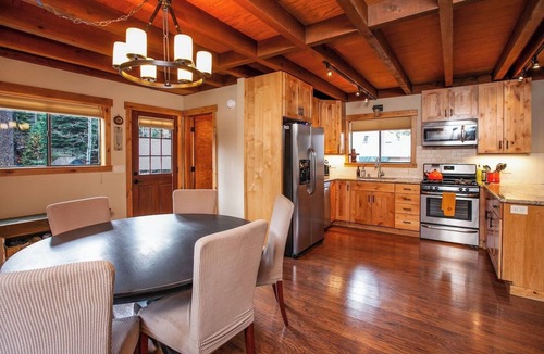 Donner Lake Woods Cabin | Truckee Time - Donner Lake Retreat