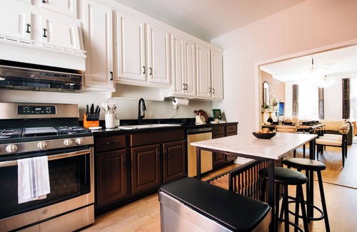 Historic Downtown House | True 3bed/2bath - 20 mins to NYC + MetLife Stadium! Luxury Brownstone