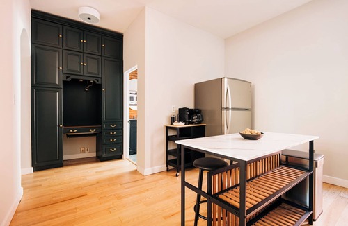 Historic Downtown House | True 3bed/2bath - 20 mins to NYC + MetLife Stadium! Luxury Brownstone