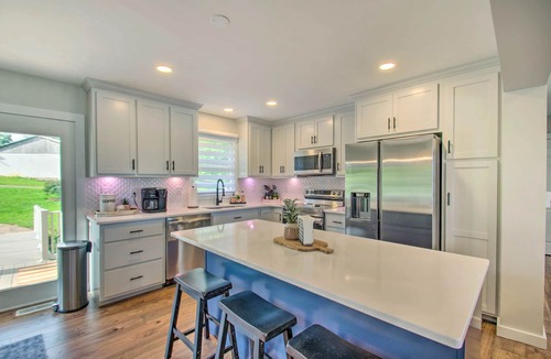 Penhook House | True Lakefront, Easy Water Access, Dock, Hot Tub, Sleeps 12