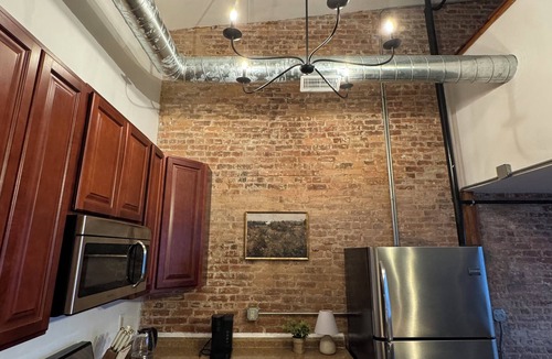 Utica Apartment | True Loft at Baggs Square-Walking distance to Wynn Hospital
