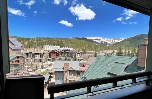 Winter Park Condo | True ski in out.Don’t hit request to book without asking please,use contact host