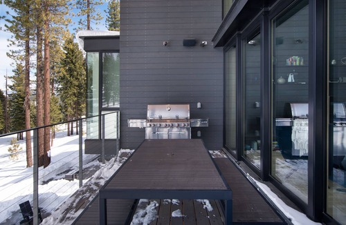 Truckee House | True Ski-In/Ski-Out Mid-Mountain Residence - Stellar Northstar