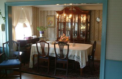 Granby Bed & Breakfast | Truman Gillet House B & B