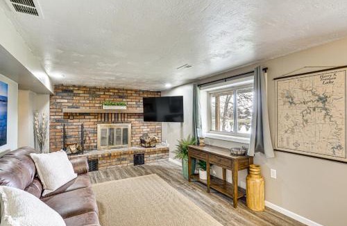 Clinton House | Truman Lake Retreat: Large Deck & On-Site Fishing!