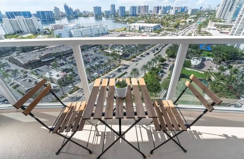Sunny Isles Beach Apartment | TRUMP Beach Resort - Stunning Beach Front