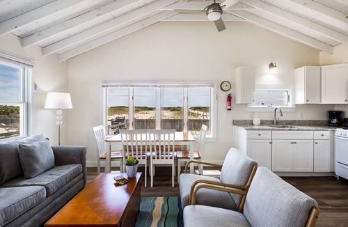 North Truro Hotel | Truro Beach Cottages