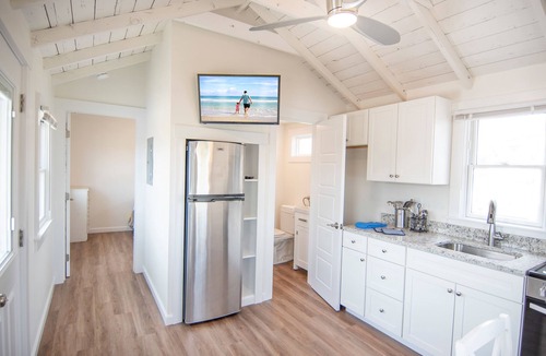 North Truro Hotel | Truro Beach Cottages