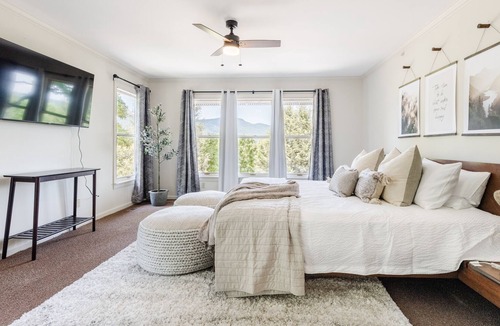 Lynn House | Tryon's Mtn Manor | Indoor Heated Pool, Games + Mtn Views!