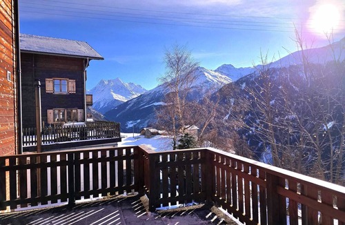 Saint-Martin Apartment | Tsandelanne" family accommodation Val d'Hérens. Panoramic terrace and sun!