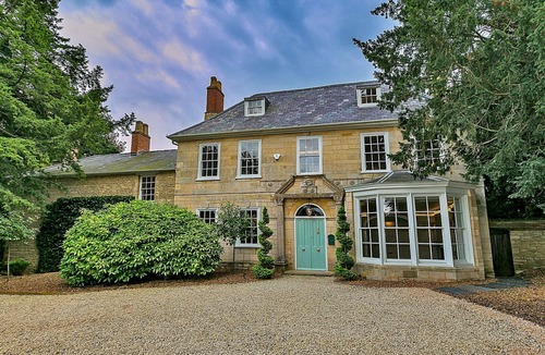 Yardley Gobion House | Ttich Manor Retreat by Interhome