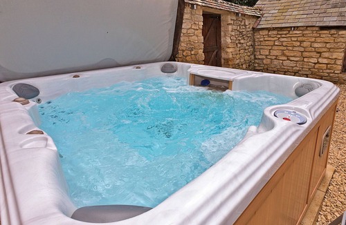 Yardley Gobion House | Ttich Manor Retreat by Interhome