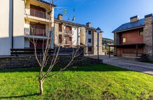 Villanua Apartment | Tu Hogar en el Pirineo Aventura y Montaña