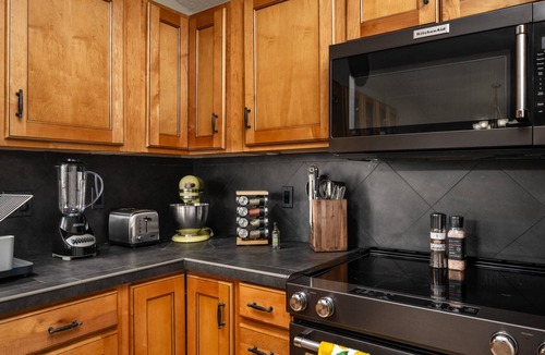 Sherwood - Tualatin South House | Tualatin Getaway at Makah Meadows | Game Garage, Fire Table, Stylish Comfort & Great Location