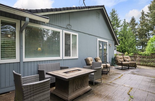 Sherwood - Tualatin South House | Tualatin Getaway at Makah Meadows | Game Garage, Fire Table, Stylish Comfort & Great Location